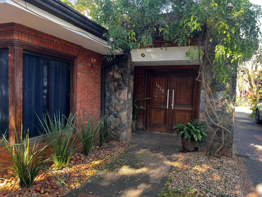 HERMOSA CASA EN BARRIO NAZARETH, ASUNCION — foto 2