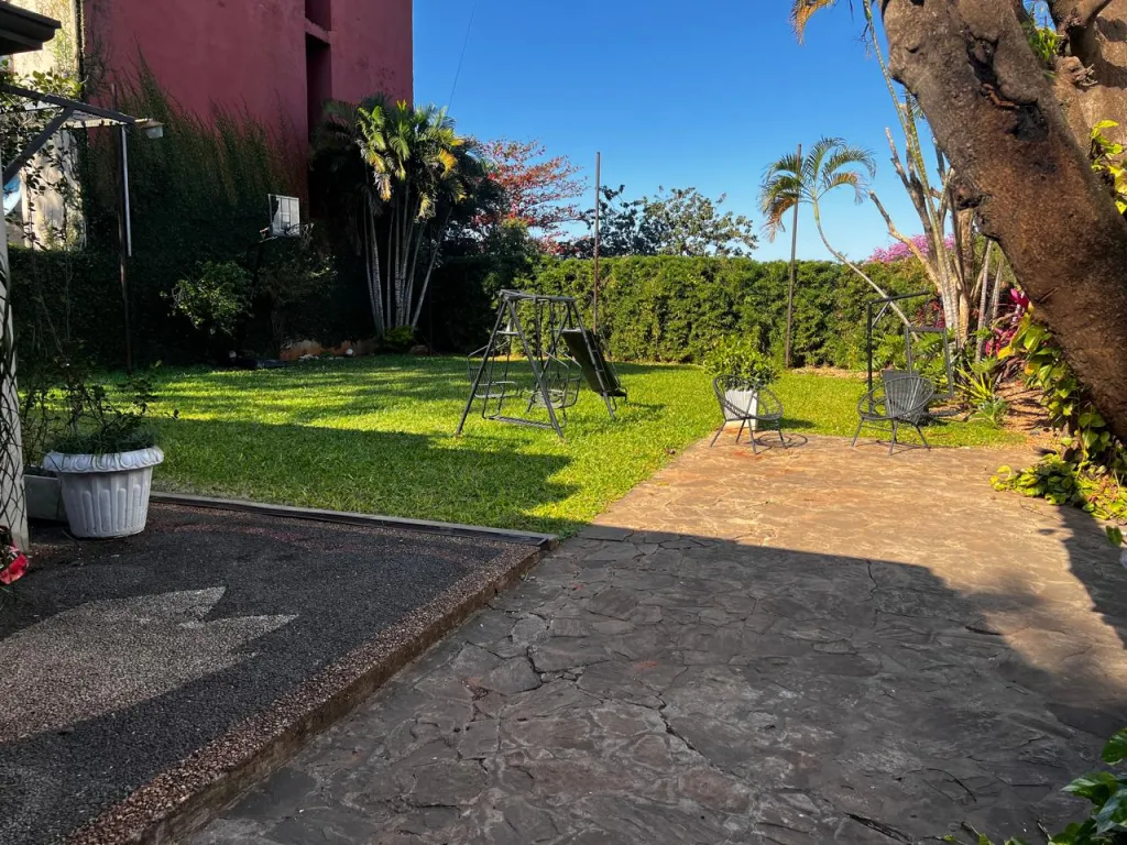 HERMOSA CASA EN BARRIO NAZARETH, ASUNCION — foto 3