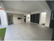 En Venta Triplex Moderno. Barrio Jara.Stock,Univ.Americana. Avda Brasilia y Gral.Santos