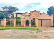 VENDO LUJOSA CASA EN LAMBARE C/4 HAB.2 SUITES C/PISCINA INMEDIACIONES DE AVDA.PERON