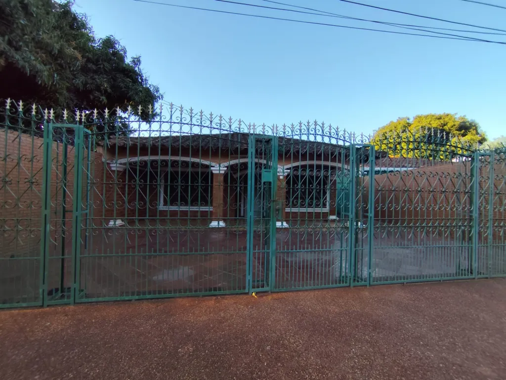 EN VENTA AMPLIA CASA EN REDUCTO SAN LORENZO — foto 3