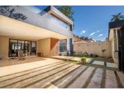 Vendo Lujosa Residencia en Zona Pinedo