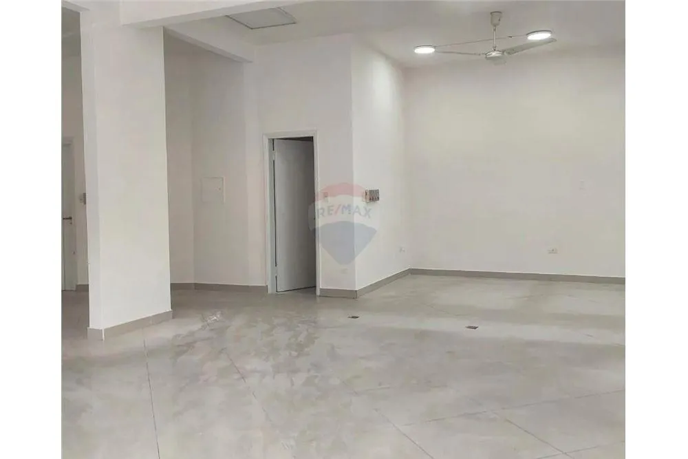 Salón Comercial en Lambare con excelente ubicación — foto 2