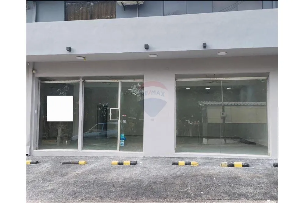 Salón Comercial en Lambare con excelente ubicación — foto 3