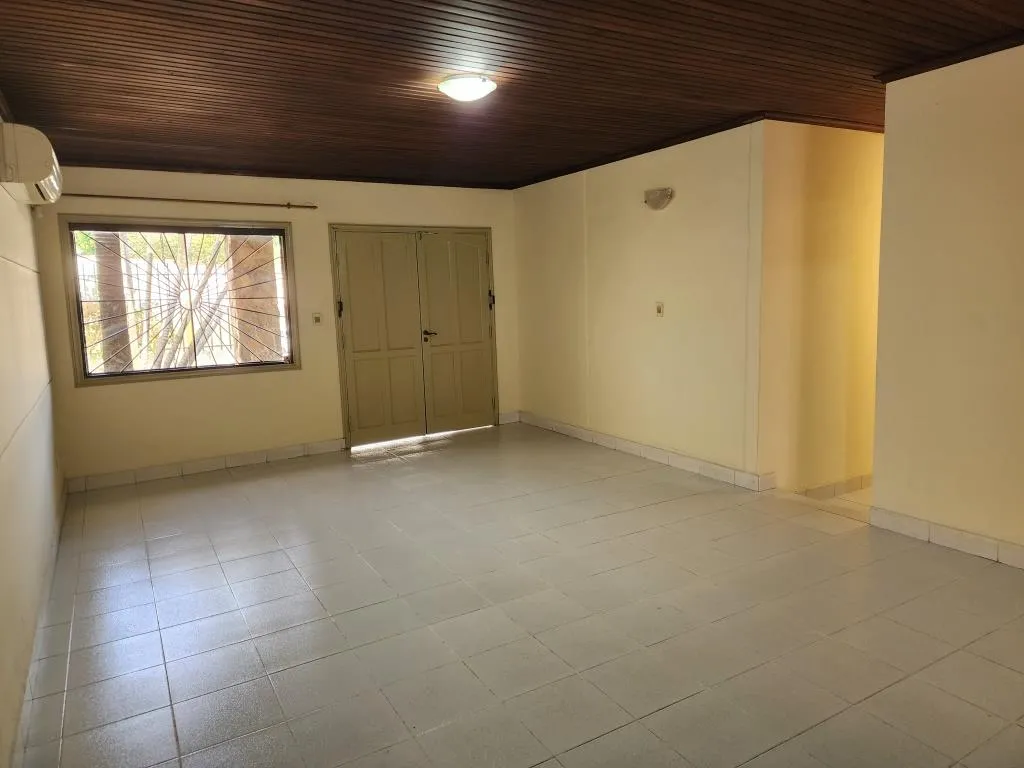 Vendo Casa de 400 m2 en Luque, 4° Barrio Villa Adela - CLHO7175643 — foto 3