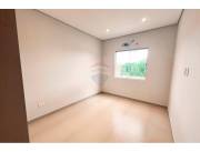 VENDO DUPLEX A ESTRENAR SOBRE AVDA DEL YACHT