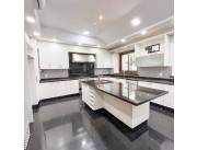 EN VENTA – EXCLUSIVA RESIDENCIA DE LUJO EN SURUBI’Í