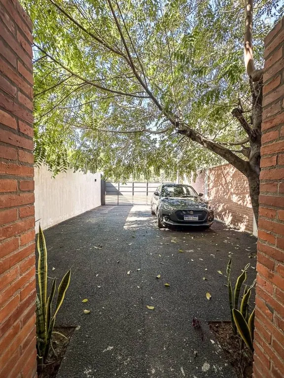 VENDO DUPLEX EN CUARTO BARRIO, LUQUE — foto 2