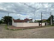 Casa en esquina Fernano de la Mora