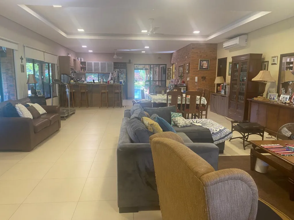 SURUBI-Í: 1.321 M2, CONFORTABLE RESIDENCIA TIPO COUNTRY, 3 DORMIT, AMPLIOS AMBIENTES, JARD — foto 2