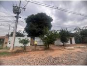 AMPLIO TERRENO CON CONSTRUCCION EN LAMBARE - PANAMBIRETA