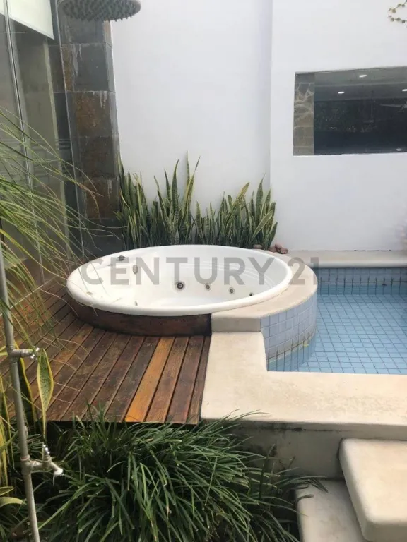 ALQUILO MODERNA CASA AMOBLADA Y EQUIPADA A PASITOS DEL SHOPPING MARISCAL — foto 2