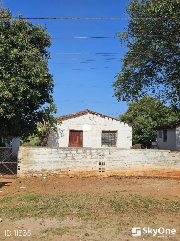 VENDO TERRENO EN LUQUE, CON CONSTRUCCIÓN O A REFACCIONAR — foto 2