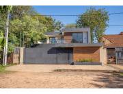 VENDO CASA LUJOSA ZONA PINEDO SHOPPING