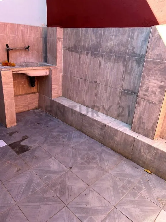 Se alquila chalet en Barrio Mburucuyá, zona residencial con excelente ubicación. sargento — foto 3