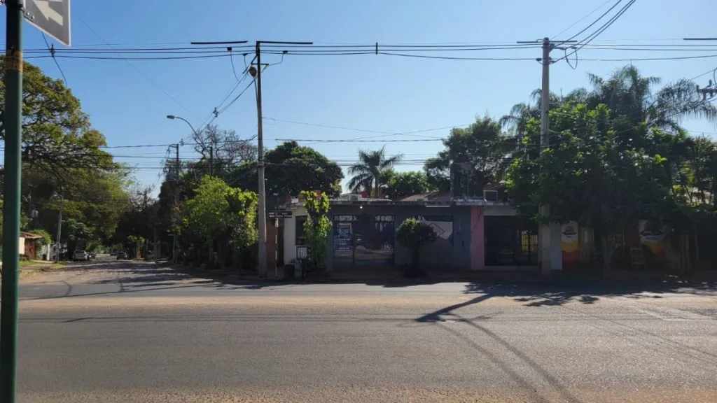 Vendo Terreno con casa a demoler- Santísima Trinidad. (Eje Habitacional 5.8) — foto 3