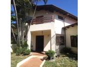 VENDO CASA SEMI AMOBLADA EN FERNANDO DE LA MORA ZONA NORTE