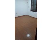 ALQUILO ALTILLO EN 3ER PISO , P/ PERSONA SOLA O PAREJA -ZONA MERCADO 4 - GS 1.500.000