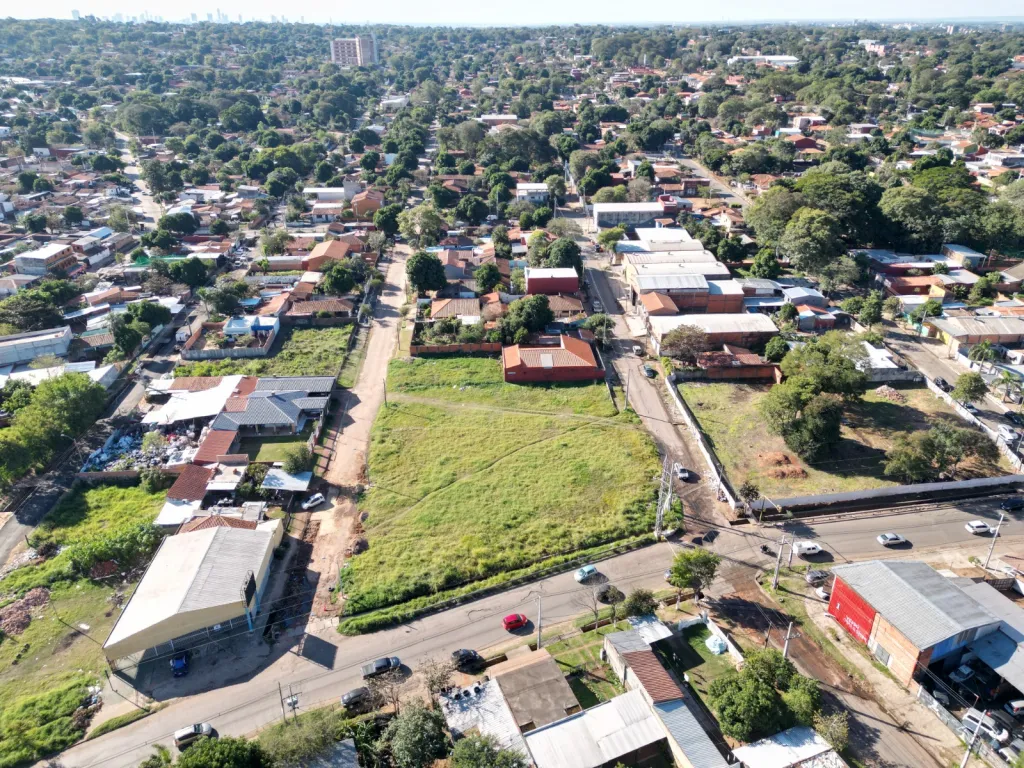 En venta terreno de 2.500 m² sobre Av. Avelino Martínez – Fernando de la Mora — foto 2