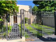 Bº MCAL. ESTIGARRIBIA: 480 M2, EN PB, P/ ADULTOS MAYORES, SIN DESNIVELES, JARDÍN, PISCINA.