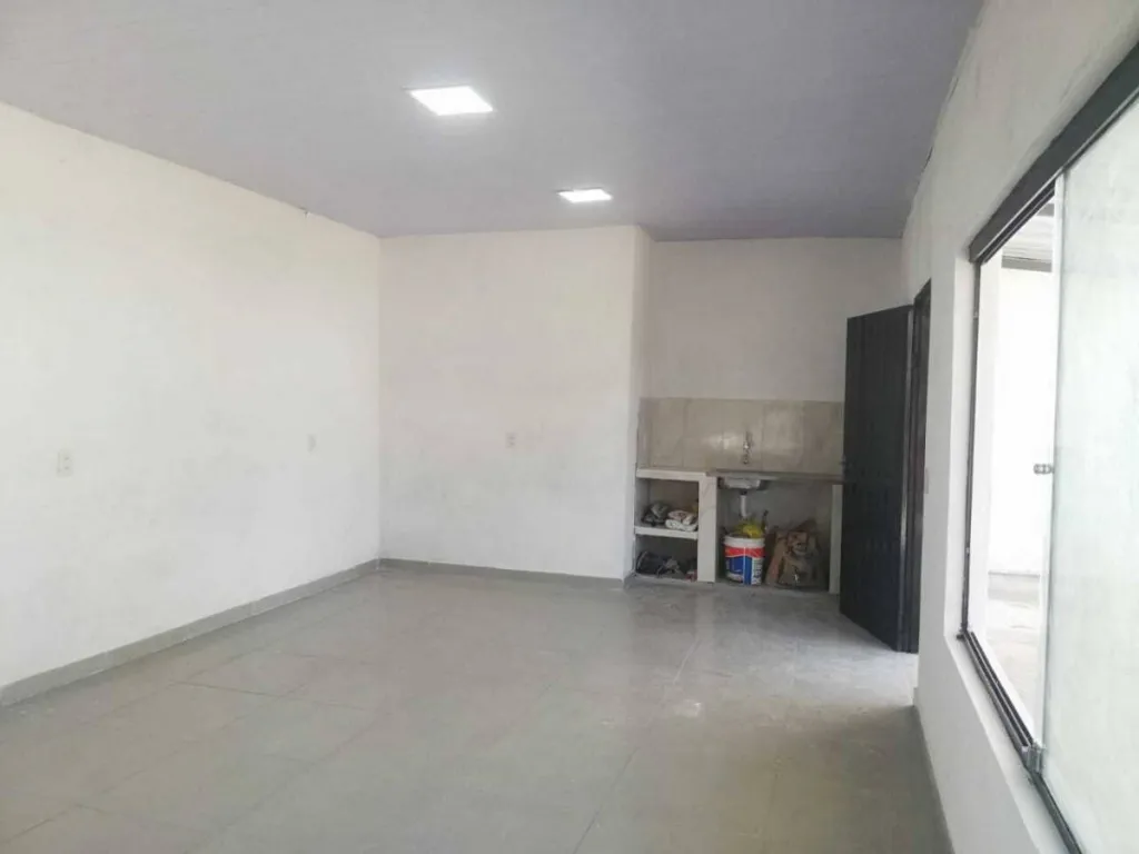 ALQUILO TERRENO CON OFICINA Y KITCHENETTE SOBRE MADAME LYNCH — foto 3