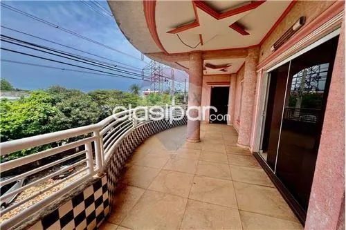 ALQUILO EDIFICIO COMPLETO CON SHOWROOM EN CDE — foto 2