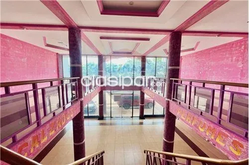 ALQUILO EDIFICIO COMPLETO CON SHOWROOM EN CDE — foto 3