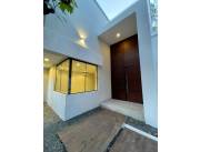 ALQUILO CASA EN ASUNCION BARRIO MBURUCUYA COD 5703