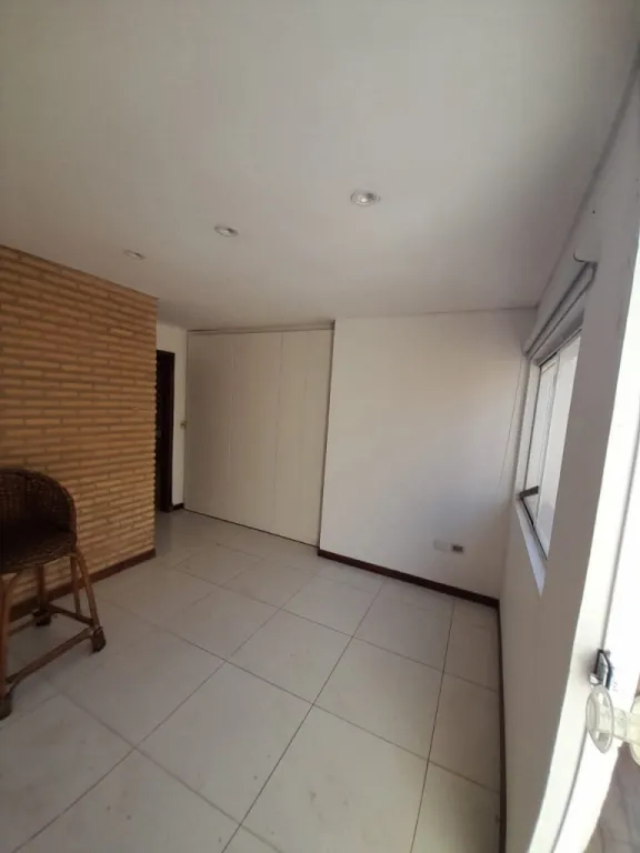 VENDO DUPLEX EN SAN LORENZO ZONA SHOPPING PINEDO COD 1803 — Foto 3