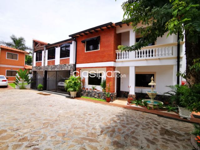 Alquilo Casa con Jacuzzi de 3 dormitorios en Luque zona Principe de Paz en Condominio