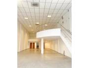 En Alquiler Importante Salón - Show Room en San Lorenzo A235