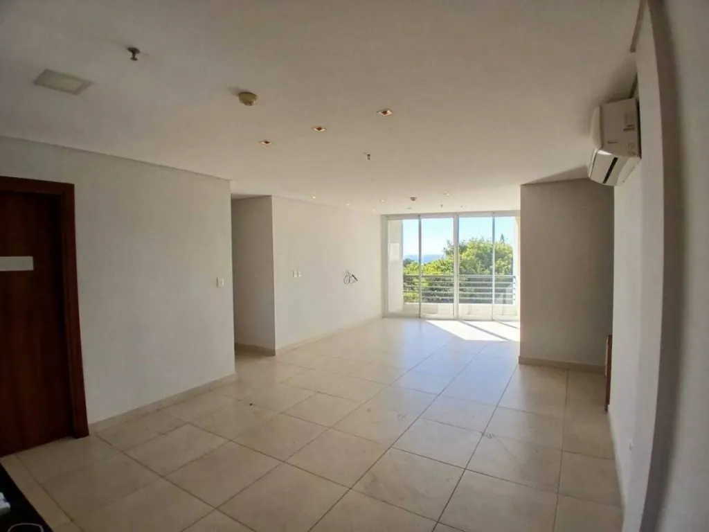 VENDO DEPARTAMENTO DE 2 DORMITORIOS EN LAS MERCEDES 2 COCHERAS — photo 3