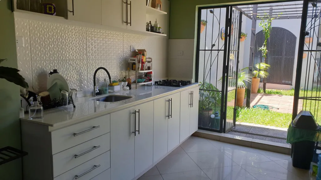 VENDO Casa Barrio Pinoza Asunción e Eusebio Ayala y Avda. Fdo de la Mora — foto 2
