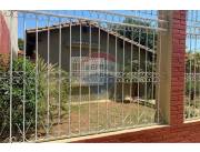Alquilo casa en barrio