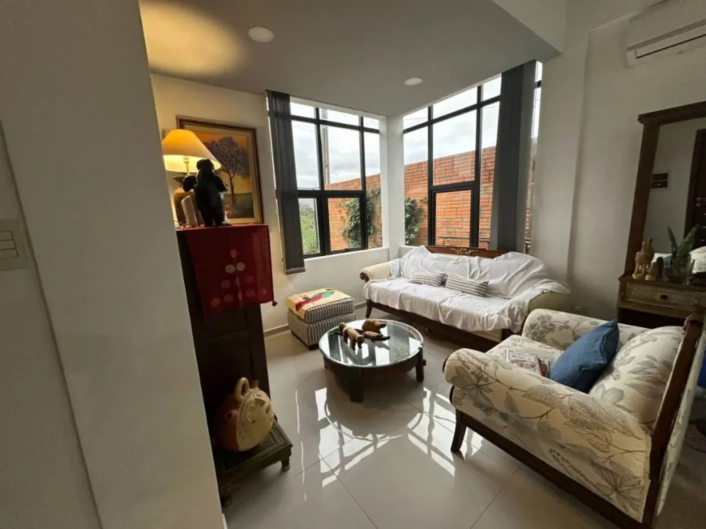 VENDO CASA AMOBLADA DE 3 DORMITORIOS Y PISCINA EN URBANIZACIÓN PUERTA DEL LAGO - SAN BER — foto 3