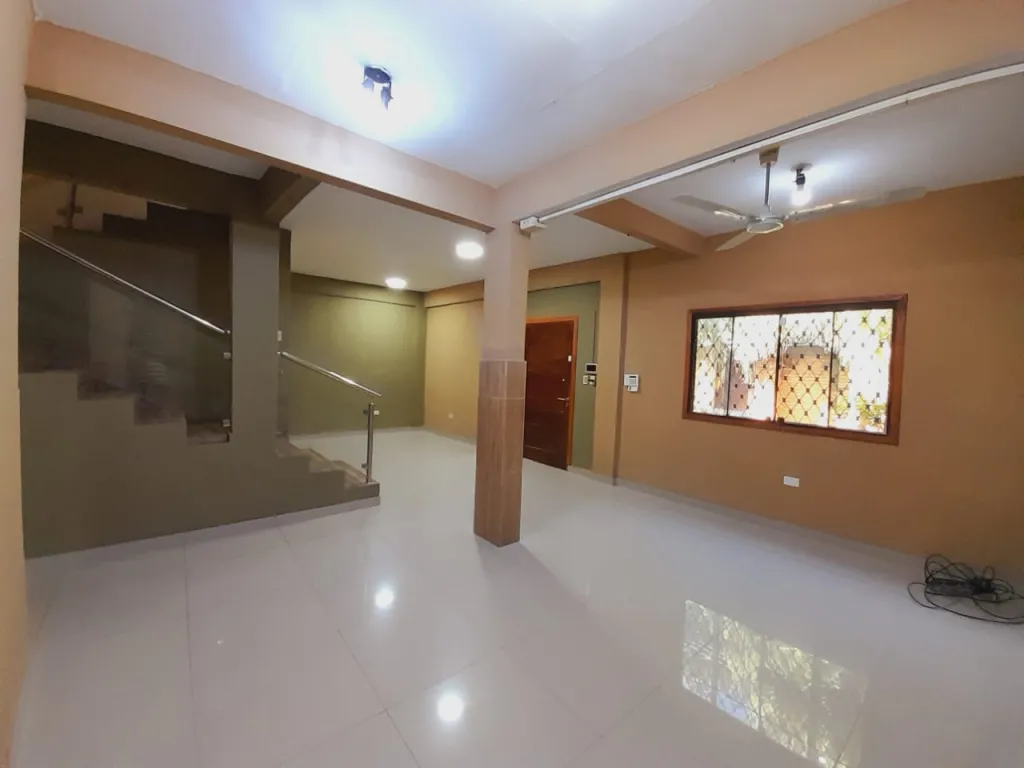 VENDO AMPLIA CASA EN LAMBARÉ‼ — foto 2