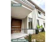 *EXCLUSIVA RESIDENCIA DE LUJO EN MBURUCUYA EN VENTA 🏠*