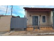 EN VENTA HERMOSA Y AMPLIA CASA PAREADA EN PLENO CENTRO DE SAN LORENZO