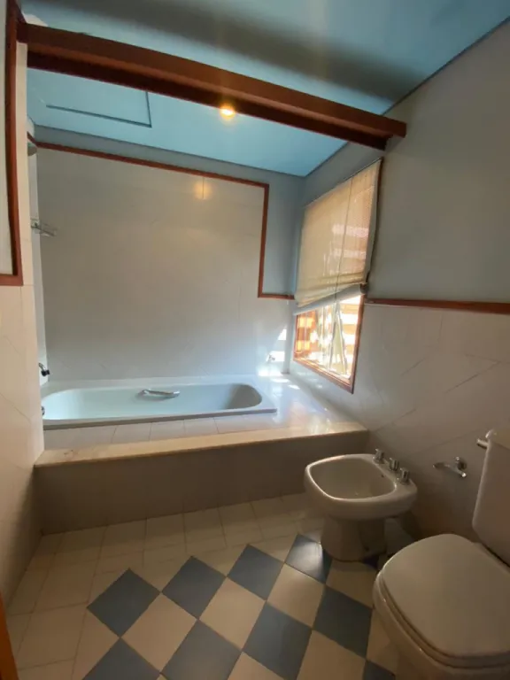VENDO AMPLIA CASA EN BO. MBURUCUYA — foto 3