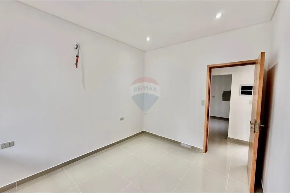 Chalet - Venta - Paraguay Central Luque VENDO CHALET A ESTRENAR EN LUQUE - LAURELTY 440,00 — photo 2