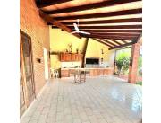 Vendo amplia casa en lambare