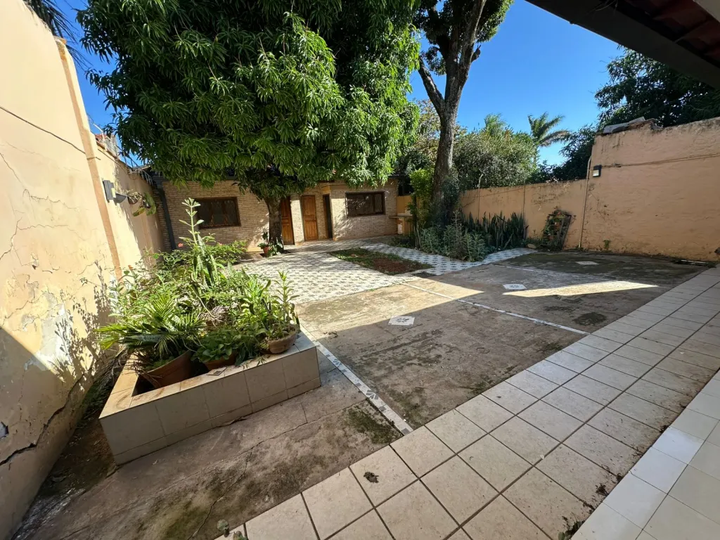 EN VENTA!! PROPIEDAD A REMODELAR O DEMOLER SOBRE AVDA 1 DE MARZO-LAMBARÉ — foto 3