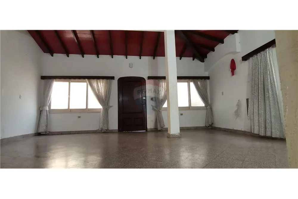 EN VENTA AMPLIA CASA + DEPARTAMENTO — photo 2