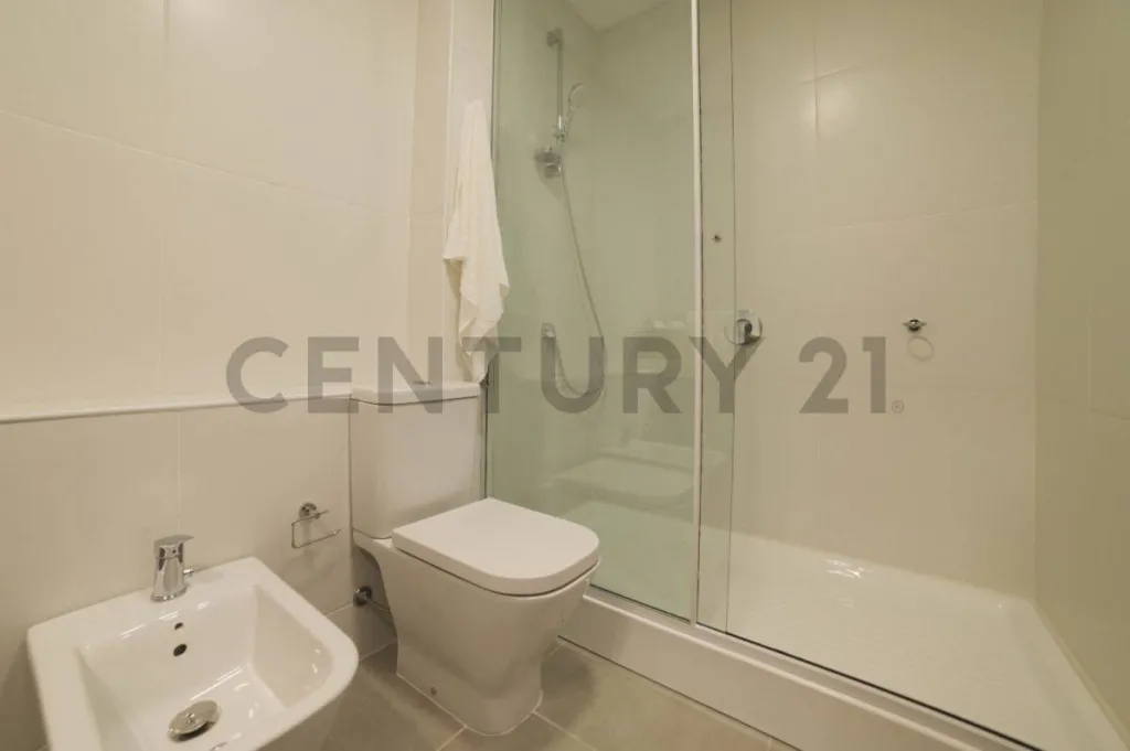 En Venta Departamento de 3 Dormitorios, Edificio Bernardino — foto 2