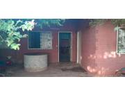 vendo casa a remodelar por km4 barrio che la reina!