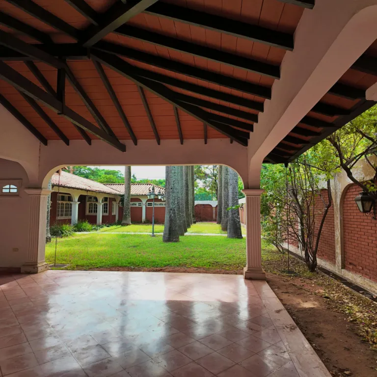 VENDO AMPLIA CASA DE 2558 M2 A REMODELAR EN LA RECOLETA, ASUNCION — Foto 3
