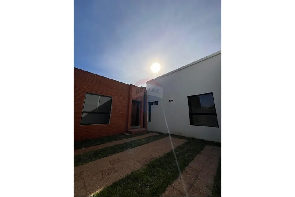 CHALET A ESTRENAR EN VENTA BO SANTA ROSA I LAMBARÉ — photo 3