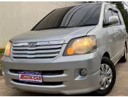 VENDO HERMOSO TOYOTA NOAH CHAPA MERCOSUR 2003 MOTOR 2.0 DOBLE AA 3 HILERAS INTERIOR OSCURO