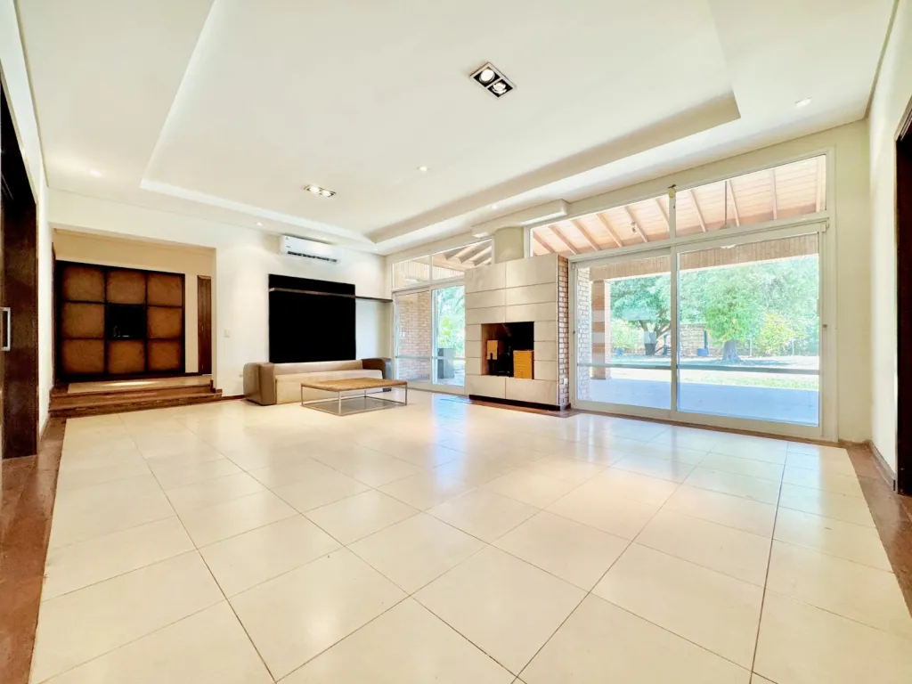 EN VENTA AMPLIA PROPIEDAD EN ESQUINA ZONA CIT — photo 3