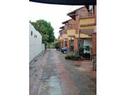 Alquilo Duplex de 3 dormitorios en condominio zona Club Campo Grande de Asuncion